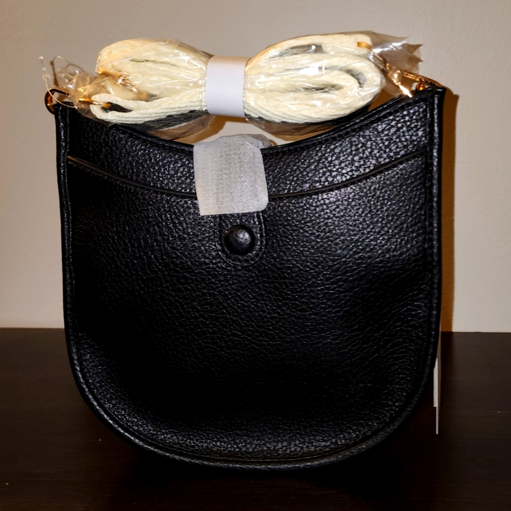💥👜 Black Crossbody Bag w/ Guitar Strap 💥👜 - Picture 2 of 6